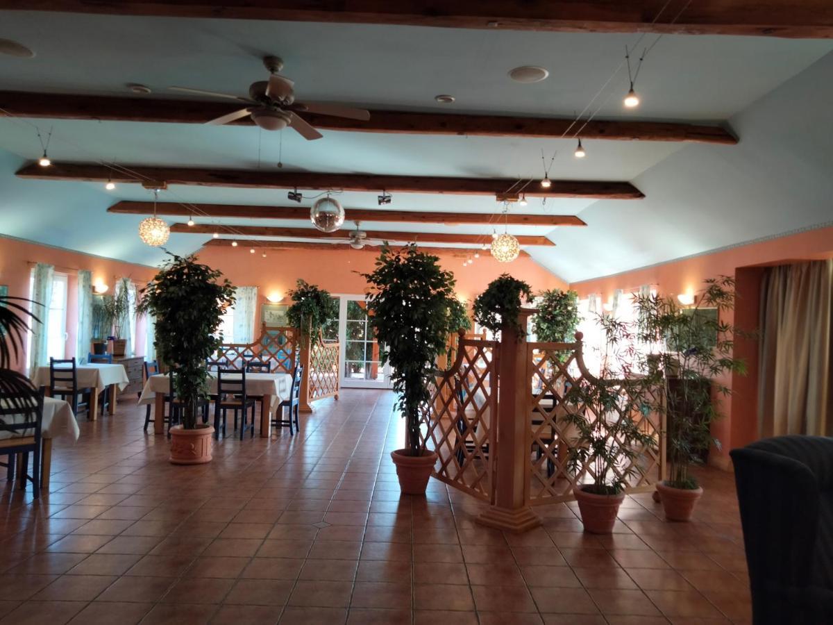 Zajazd Restauracja Machliny Exterior foto